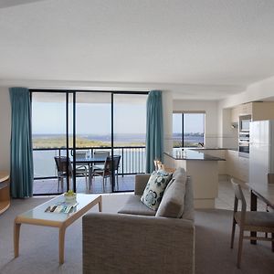 Three-Bedroom Apartment Water View